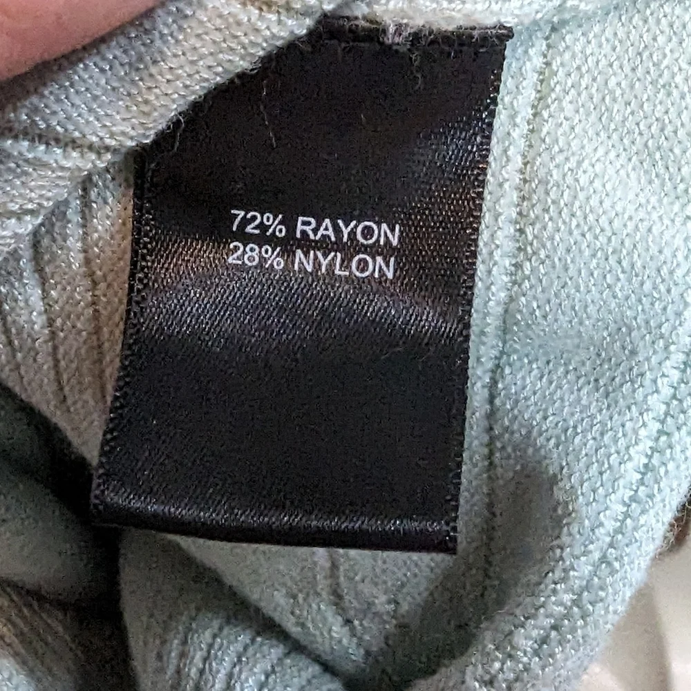 Tahari V Neck Ribbed Sweater Sz M